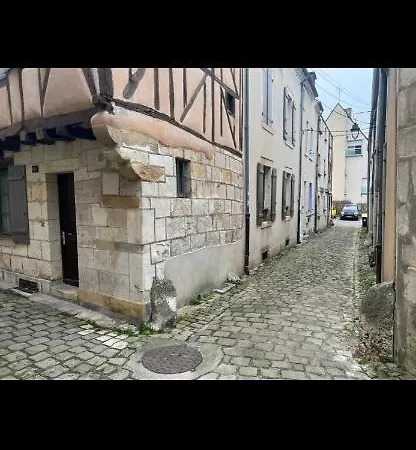 Ferienwohnung Petit F2 Fonctionnel Plein Centre Et Proche Gare Bourges Exterior foto